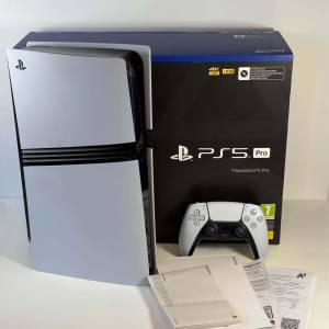 Sony PlayStation PS5 Pro 2TB konzola i Sony PlayStation PS5 Slim konzo