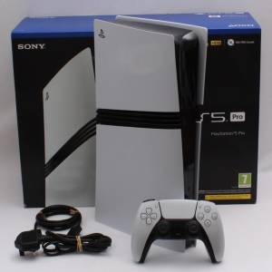 Sony PlayStation PS5 Pro 2TB konzola i Sony PlayStation PS5 Slim konzo