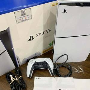 Sony PlayStation PS5 Pro 2TB konzola i Sony PlayStation PS5 Slim konzo