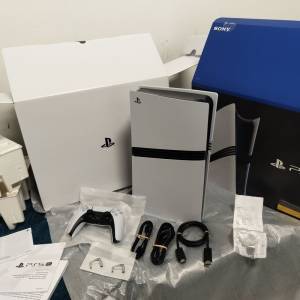 Sony PlayStation PS5 Pro 2TB konzola i Sony PlayStation PS5 Slim konzo