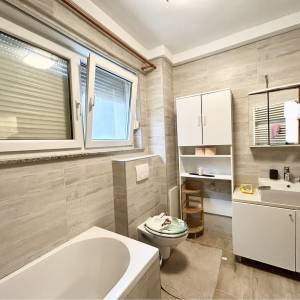 NOVONAMJEŠTEN 2-SOBAN STAN 57 m2 - VRT, PARKING, PET FRIENDLY!