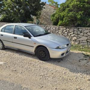 Prodajem Mitsubishi Carismu 1998. god