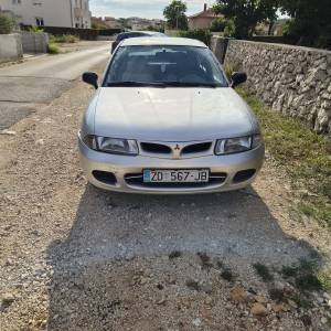 Prodajem Mitsubishi Carismu 1998. god