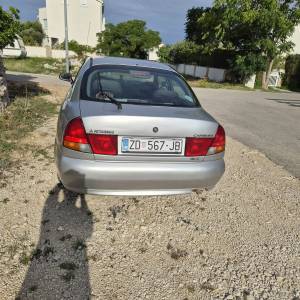 Prodajem Mitsubishi Carismu 1998. god