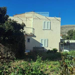 Trogir, Seget Donji, kuća za prosaju