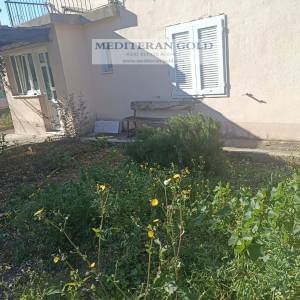 Trogir, Seget Donji, kuća za prosaju