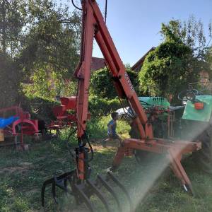 Utovarivač I prikolica za stajski gnoj